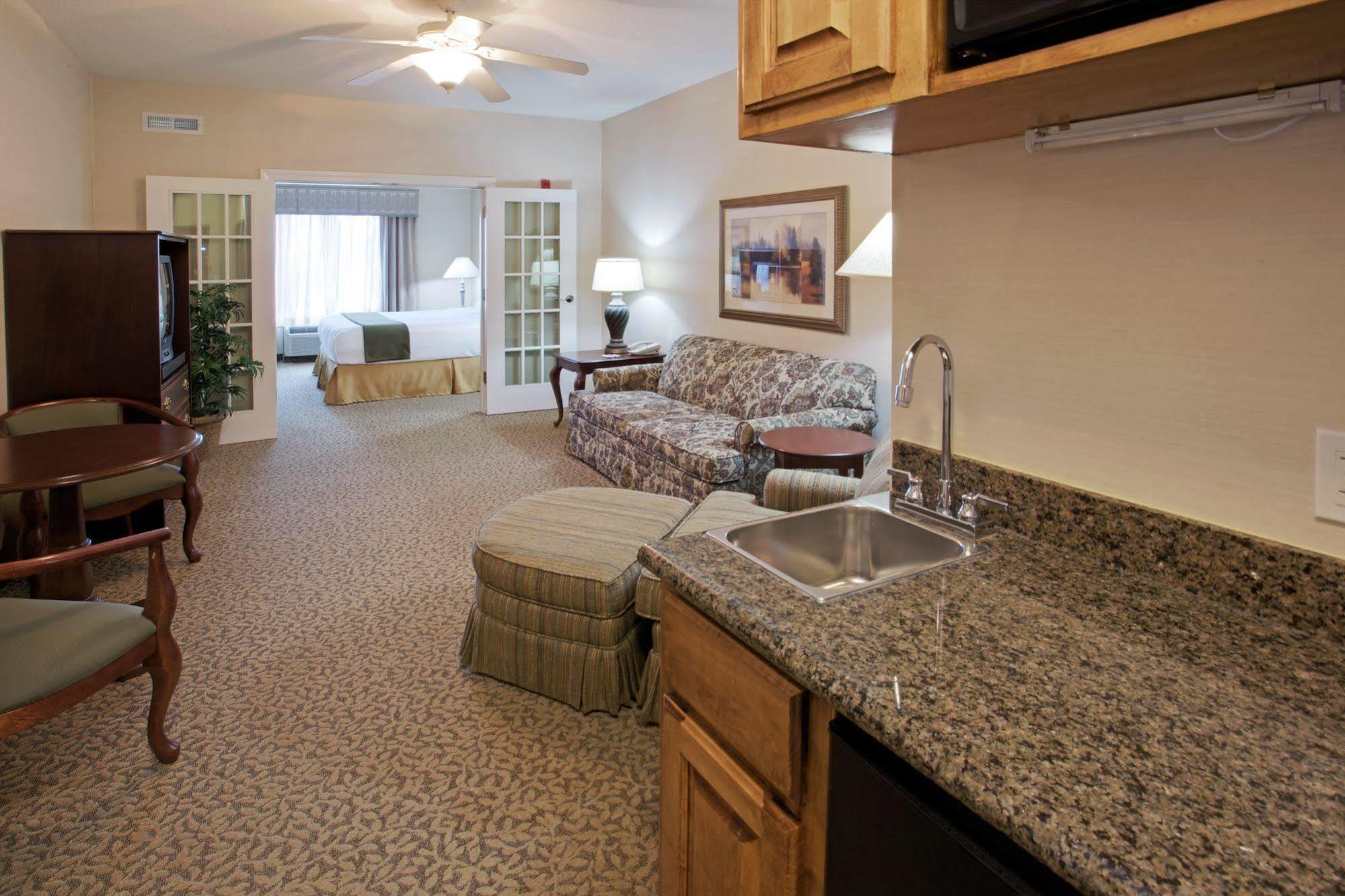 Holiday Inn Express Hotel And Suites Conroe By Ihg Exterior foto